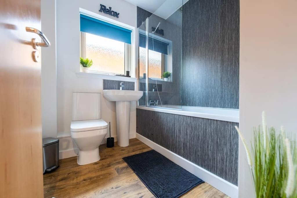 Modern City Centre Apartment In Inverness Esterno foto